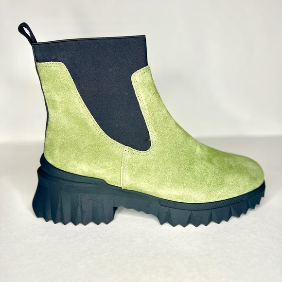 Nurture Women’s Boots Size 9.5
Waterproof leather + weather resistant treatment - Picture 13 of 16